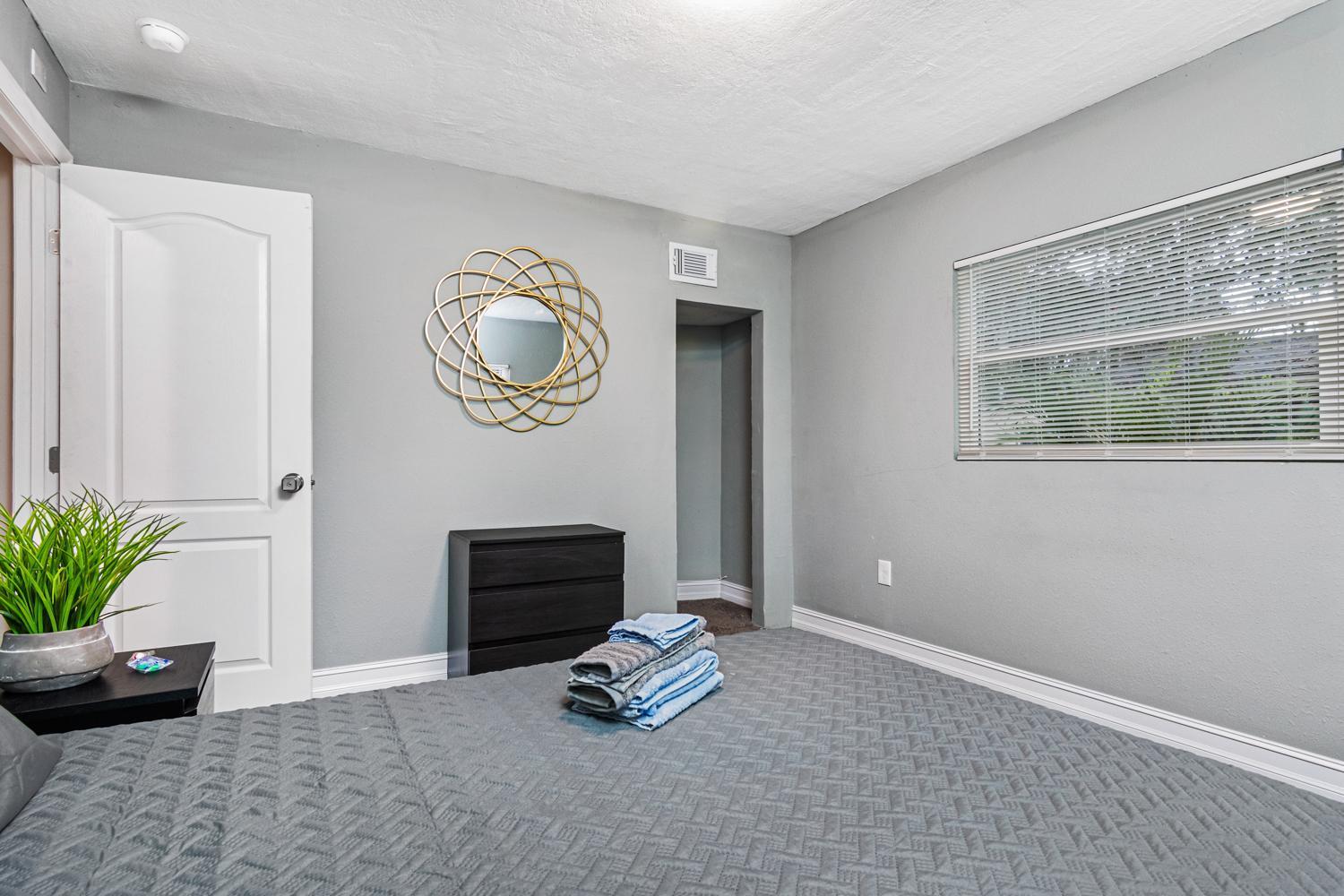 Modern House In Clearwater With Access To A Shared Swimming Pool Lägenhet Safety Harbor Rum bild